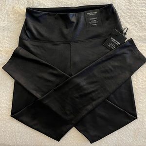 Simply Vera Wang Faux Legging